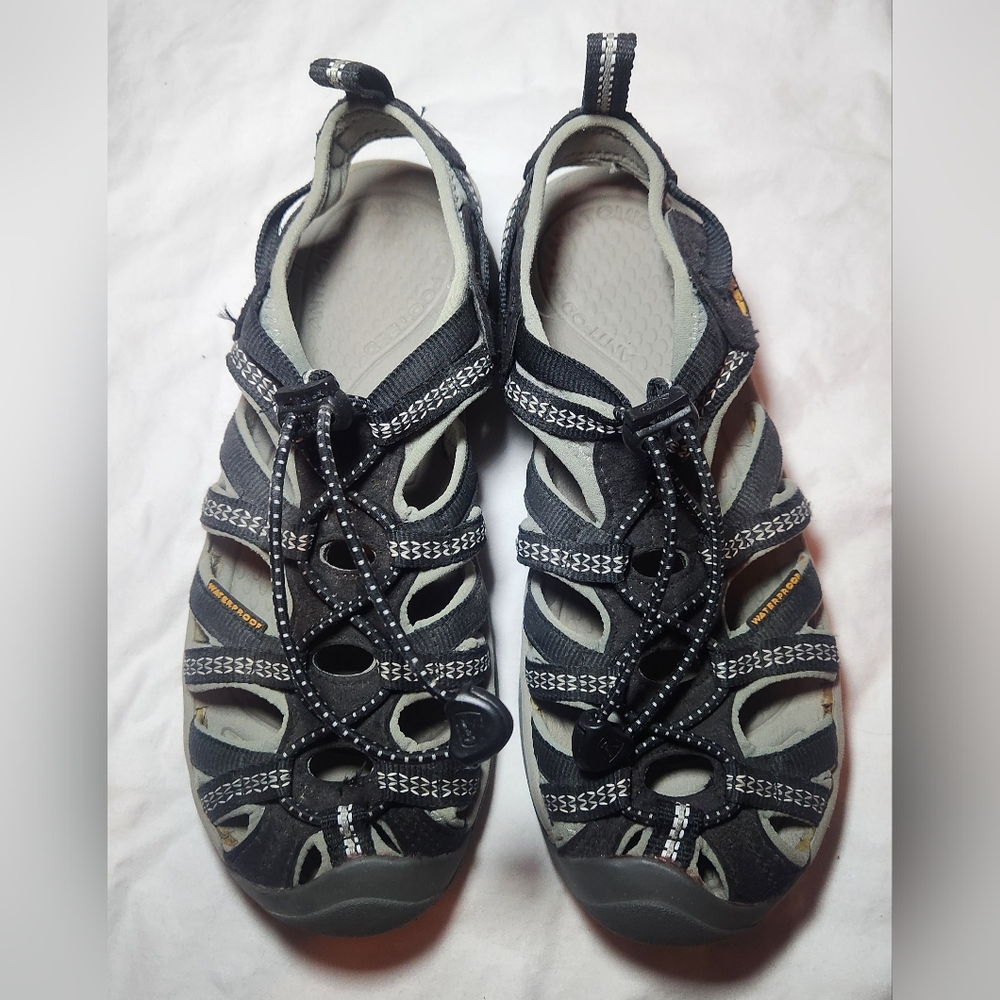 Keen Women's Black and Gray Sandals Size 6 - Picture 2 of 6